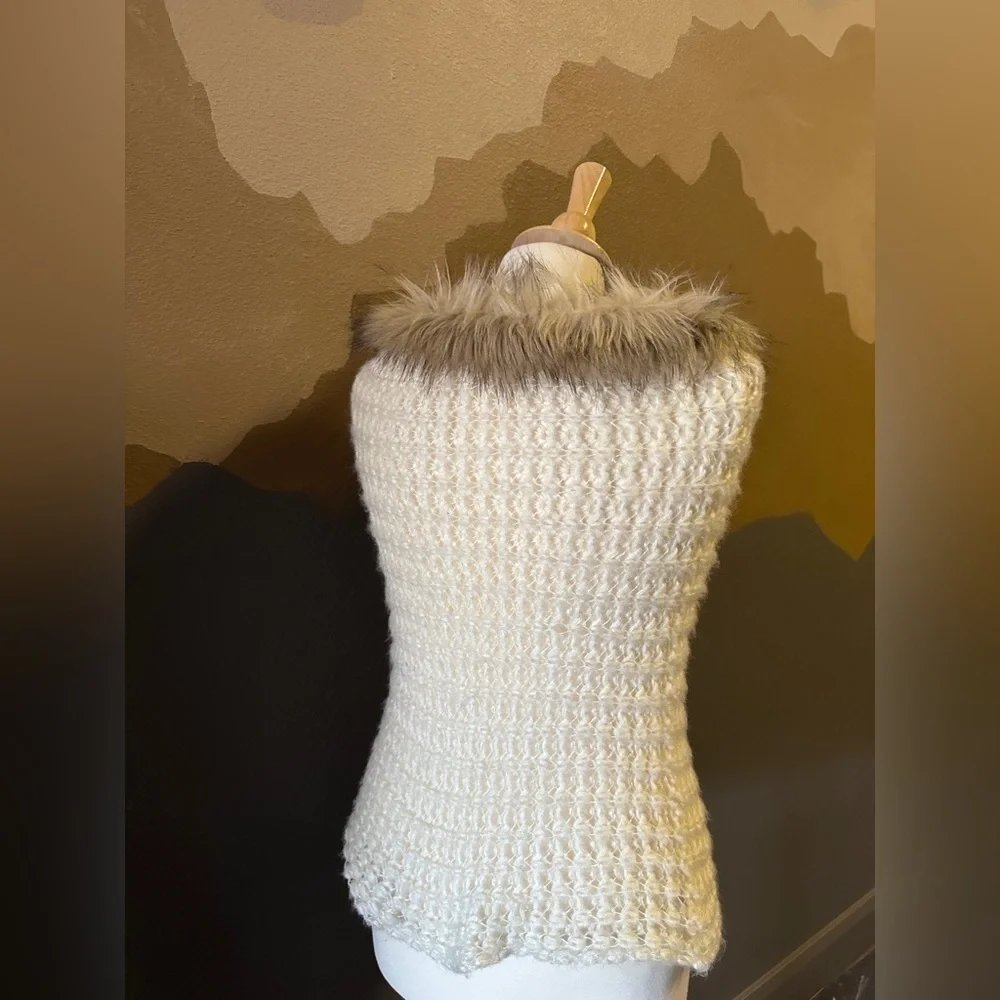 Mossimo Stretchy Shawl | One Size Cozy Wrap w/ Faux Fur Trim